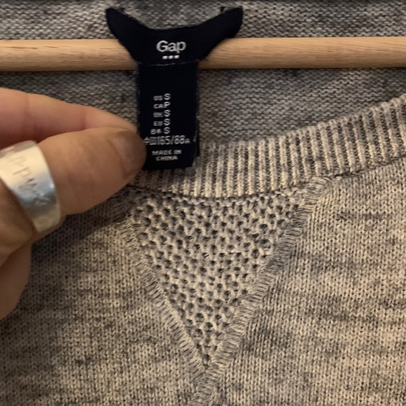 Gap Sweater - Picture 3 of 4